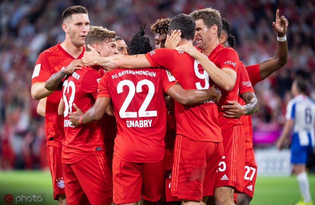 包含沙尔克战平对手，稳固积分榜位置的词条