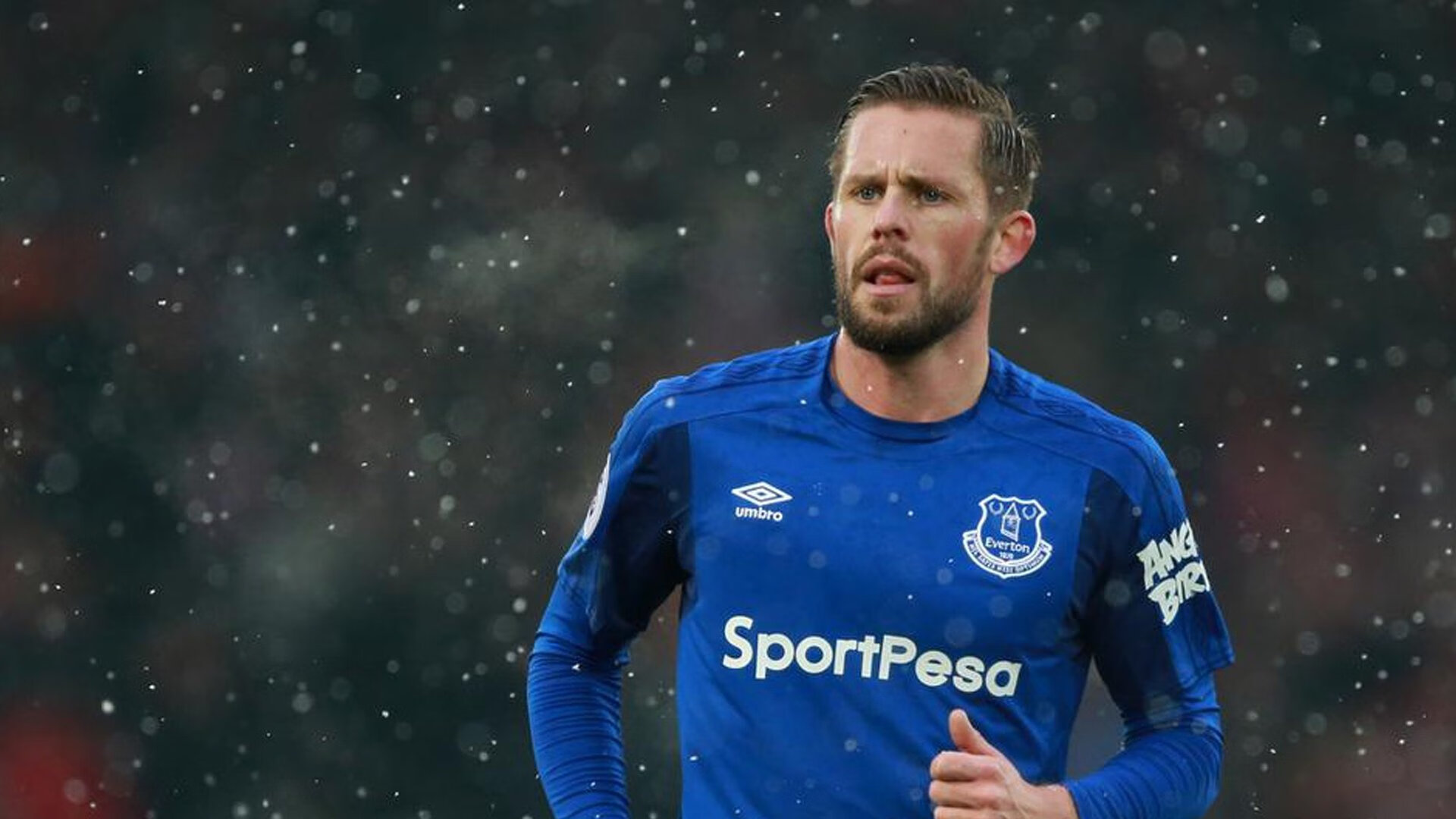 赛道与绿茵的跨界交响，楚阿梅尼的F1揭幕战之夜