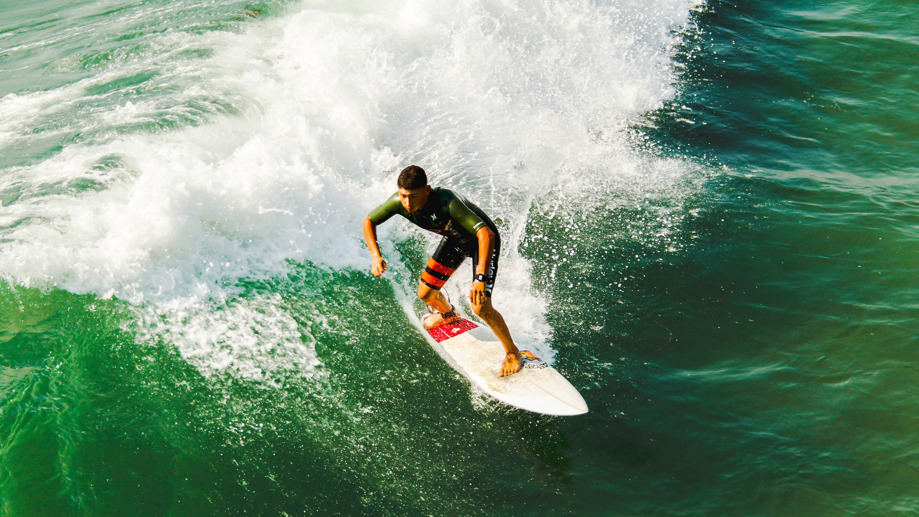 跨洋绝杀,广东队险胜76人,乔治率队展现实力